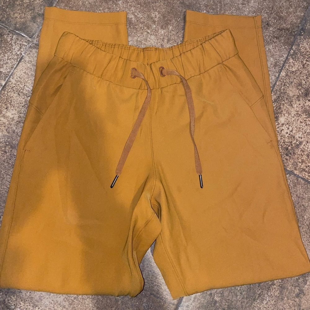 Lululemon On The Fly 7/8 Woven